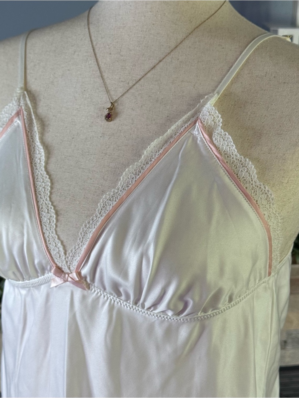 Flora by Flora Nikrooz White Satin Lace Trim Camisole Cami Top Medium - Picture 4 of 12